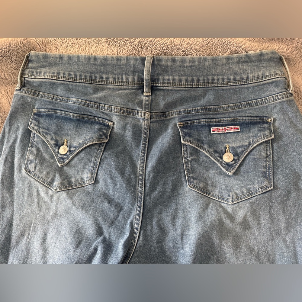 Hudson Los Angeles Size 16 Classic Blue Jeans with button back pockets H0524-01